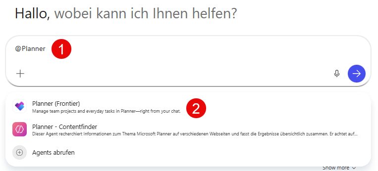 Screenshot des M365‑Copilot‑Chats. Im Eingabefeld wurde „@Planner“ eingegeben (1), wodurch eine Liste verfügbarer Agents erscheint. In der Auswahlliste ist „Planner (Frontier)“ sichtbar und hervorgehoben (2). Das Bild zeigt den Schritt, in dem der Planner‑Agent im Copilot‑Chat ausgewählt und dem Prompt hinzugefügt wird.